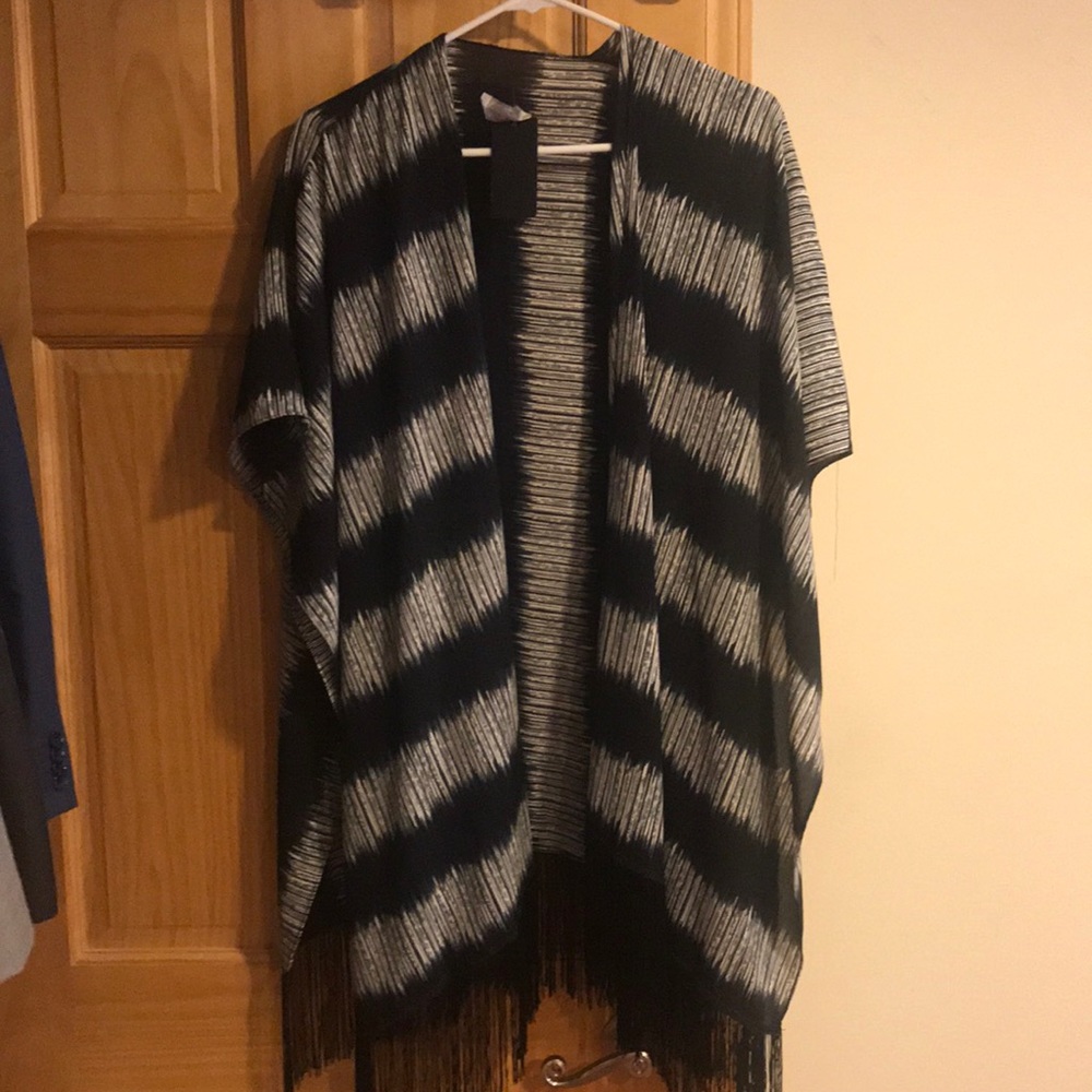 Guess scarf/beach wrap/Shrug